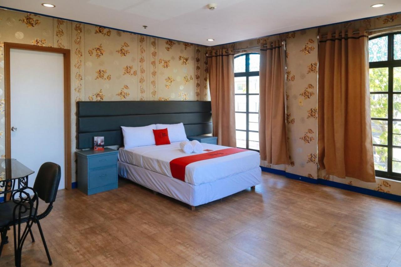 Reddoorz Plus @ Castle Chateau Iloilo Szoba fotó