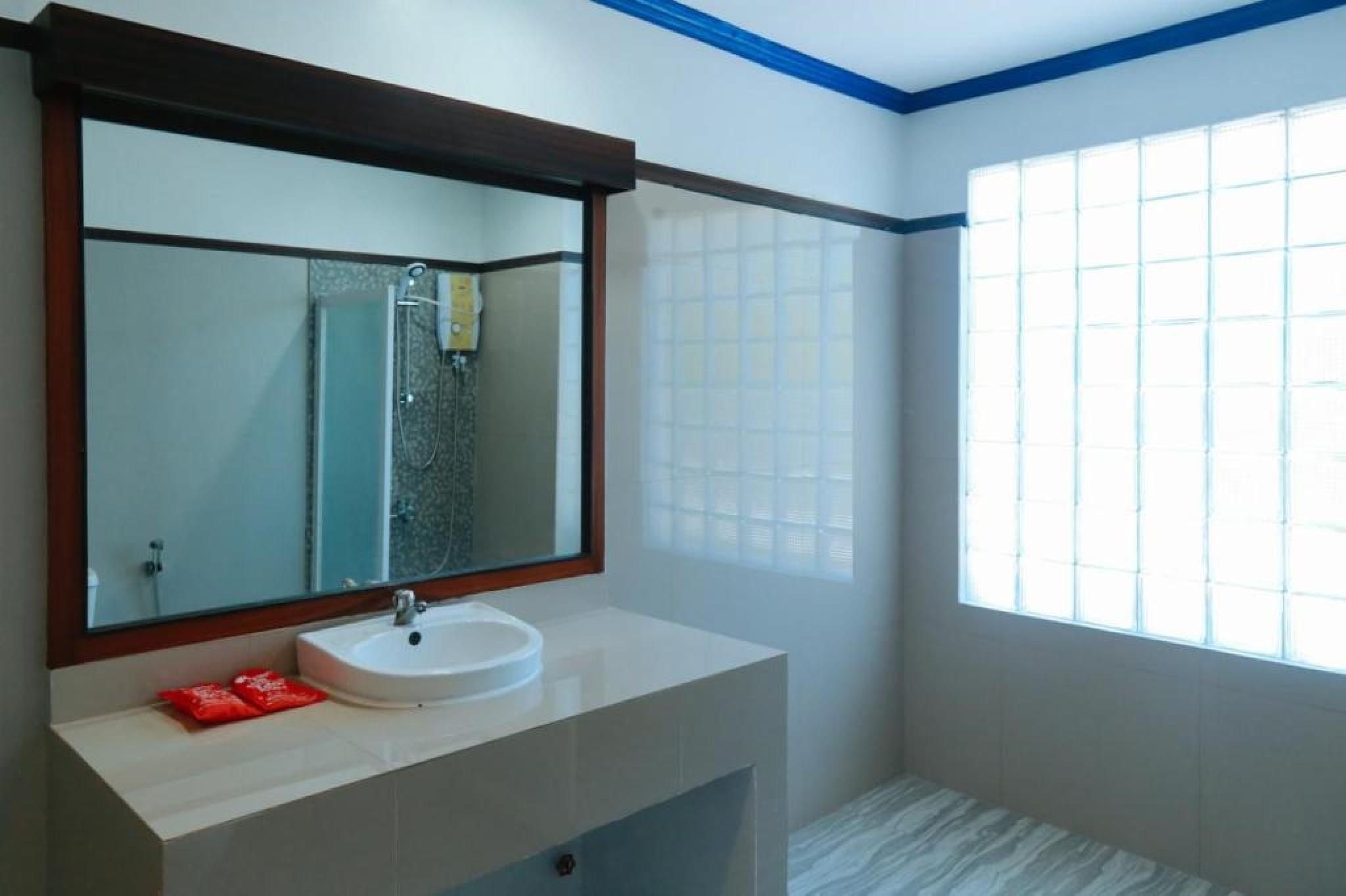 Reddoorz Plus @ Castle Chateau Iloilo Kültér fotó